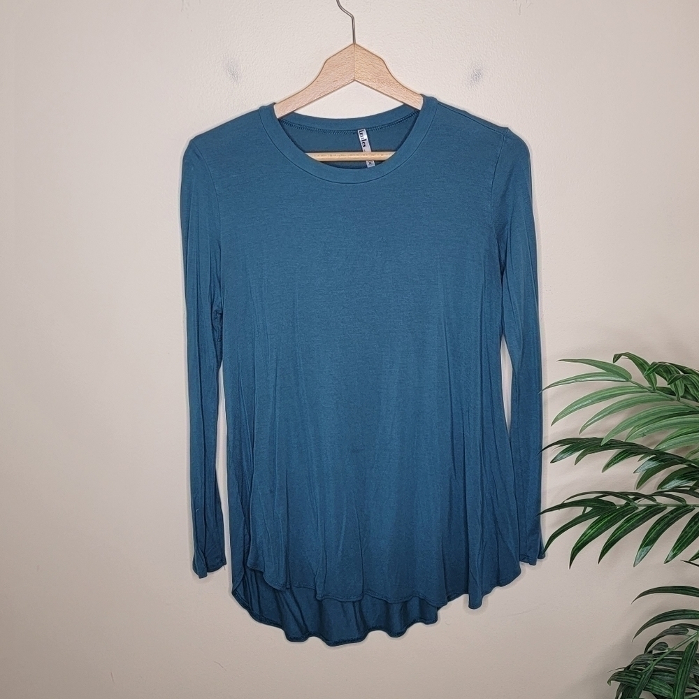 Azules Teal Blue Long Sleeve Tee Size Medium Layering Casual Wardrobe Staple